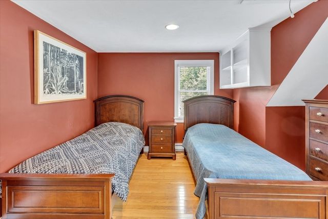 1 Thorwald Dr, Dennis, MA 02660