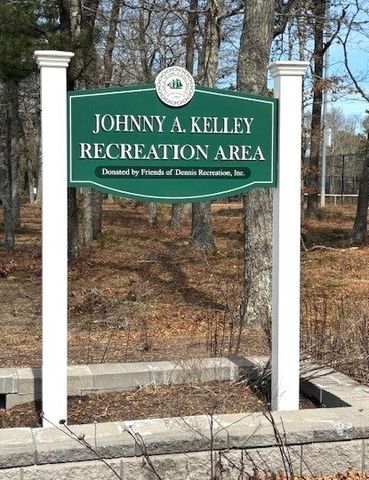 1 Thorwald Dr, Dennis, MA 02660