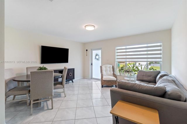 5713 NW 87th Ave, Tamarac, FL 33321