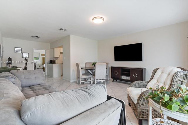 5713 NW 87th Ave, Tamarac, FL 33321