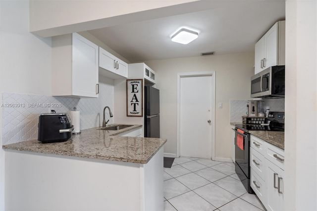 5713 NW 87th Ave, Tamarac, FL 33321