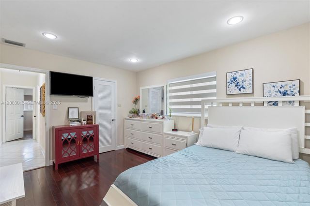 5713 NW 87th Ave, Tamarac, FL 33321