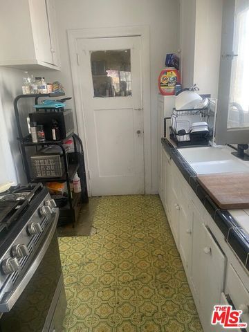 6467 Cimarron Street, Los Angeles, CA 90047