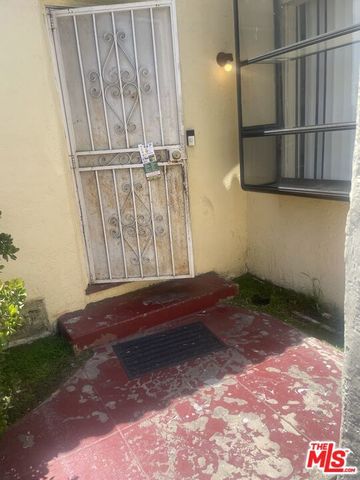 6467 Cimarron Street, Los Angeles, CA 90047