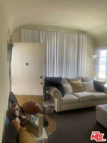 6467 Cimarron Street, Los Angeles, CA 90047