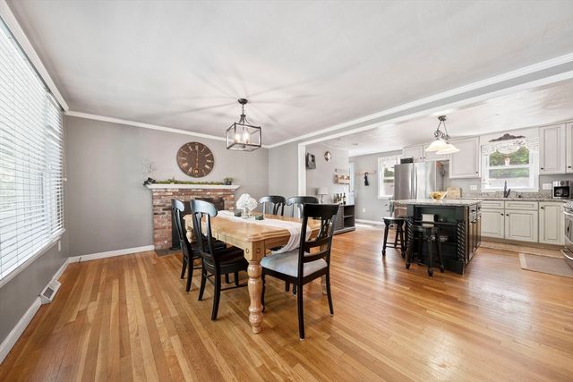116 S High St, Foxboro, MA 02035