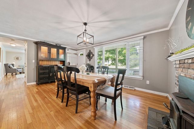 116 S High St, Foxboro, MA 02035