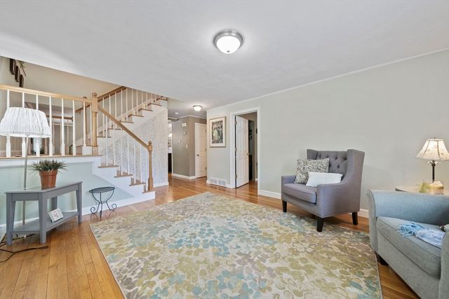 116 S High St, Foxboro, MA 02035