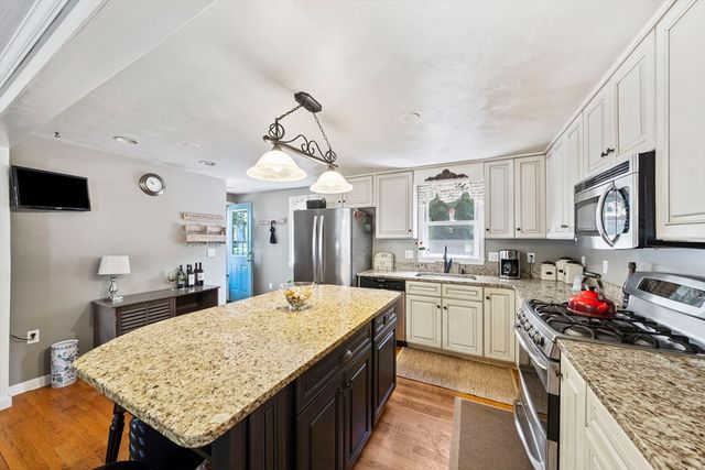 116 S High St, Foxboro, MA 02035