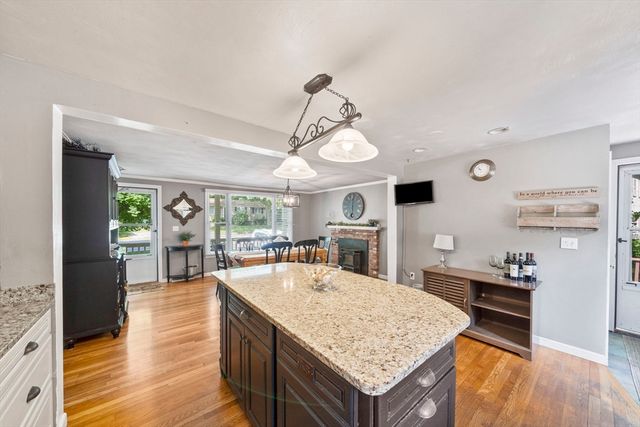 116 S High St, Foxboro, MA 02035