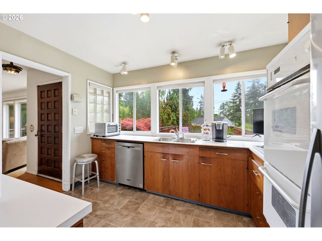2555 Sw SUNSET Blvd, Portland, OR 97239