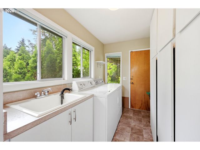 2555 Sw SUNSET Blvd, Portland, OR 97239
