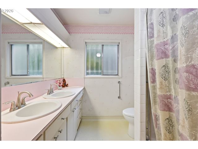2555 Sw SUNSET Blvd, Portland, OR 97239