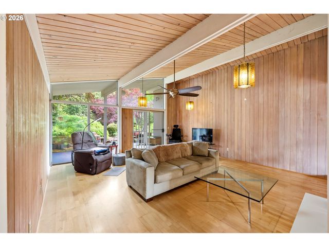 2555 Sw SUNSET Blvd, Portland, OR 97239