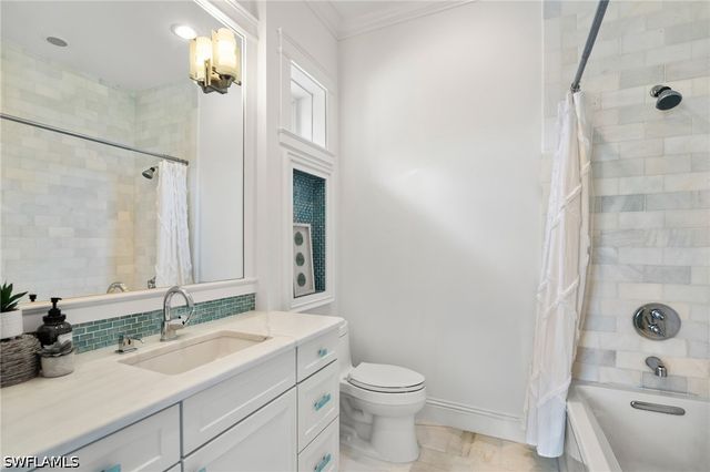 615 Binnacle DR, Naples, FL 34103