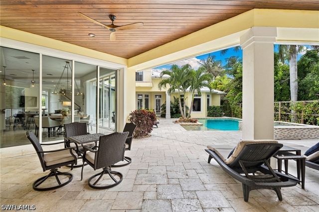 615 Binnacle DR, Naples, FL 34103