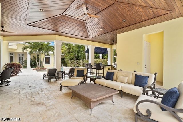 615 Binnacle DR, Naples, FL 34103