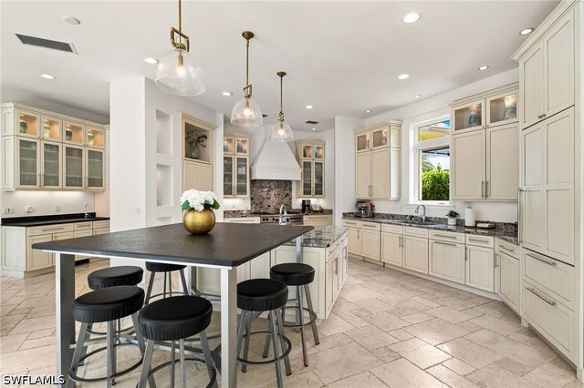 615 Binnacle DR, Naples, FL 34103
