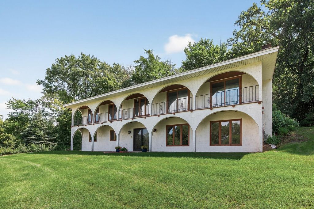 108 Hidden Meadow Road, Apple Valley, MN 55124