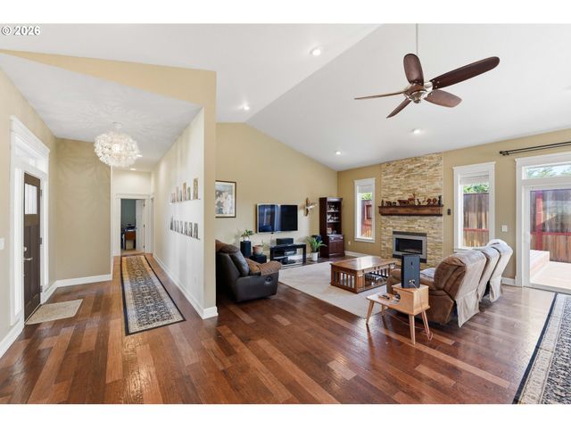 1400 HOLLOWAY MEWS, Coos Bay, OR 97420