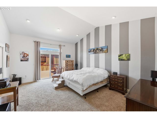 1400 HOLLOWAY MEWS, Coos Bay, OR 97420