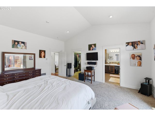 1400 HOLLOWAY MEWS, Coos Bay, OR 97420