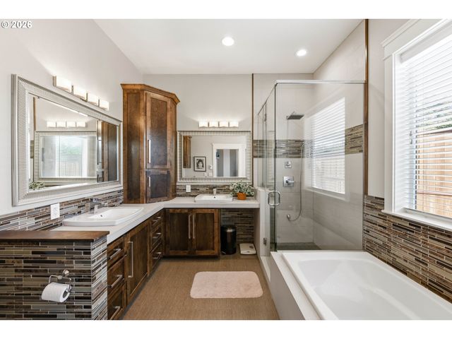 1400 HOLLOWAY MEWS, Coos Bay, OR 97420