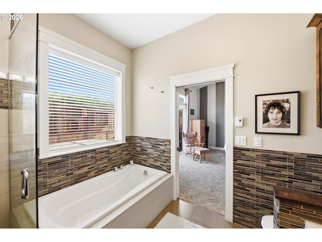 1400 HOLLOWAY MEWS, Coos Bay, OR 97420