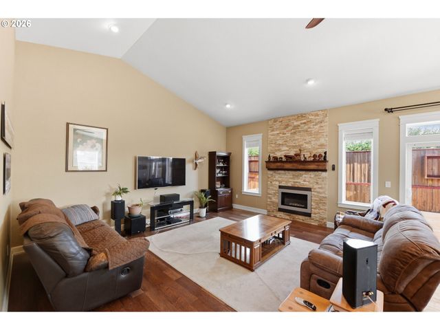 1400 HOLLOWAY MEWS, Coos Bay, OR 97420