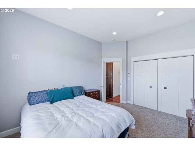 1400 HOLLOWAY MEWS, Coos Bay, OR 97420