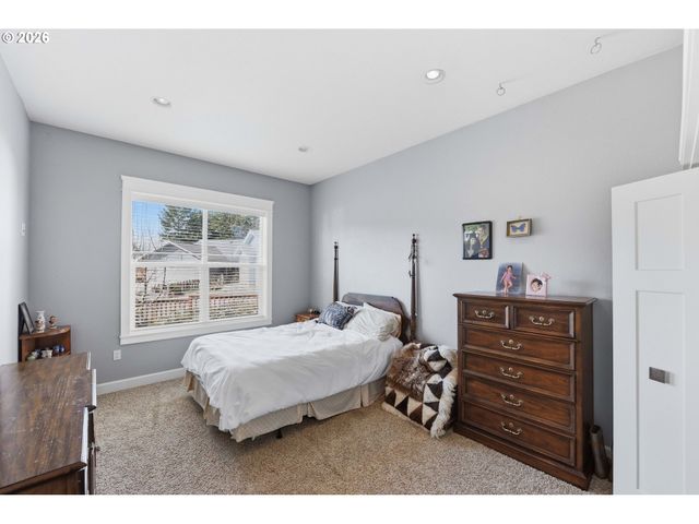 1400 HOLLOWAY MEWS, Coos Bay, OR 97420