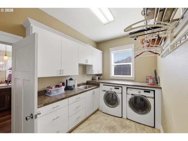 1400 HOLLOWAY MEWS, Coos Bay, OR 97420