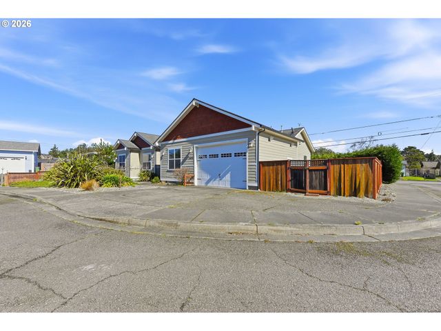 1400 HOLLOWAY MEWS, Coos Bay, OR 97420