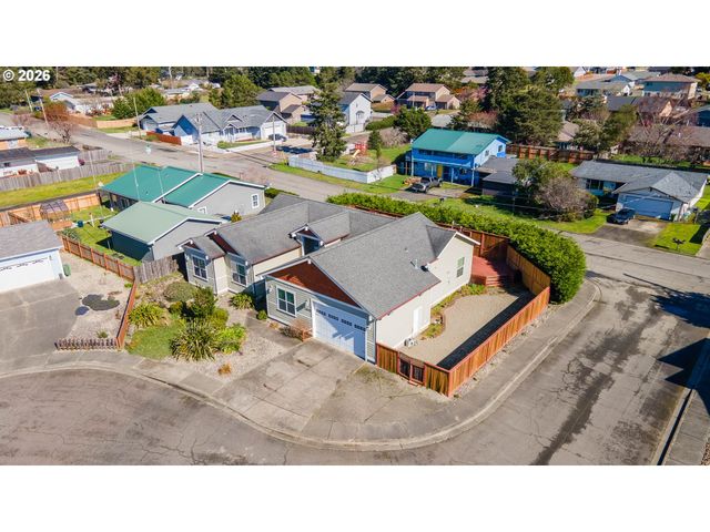1400 HOLLOWAY MEWS, Coos Bay, OR 97420