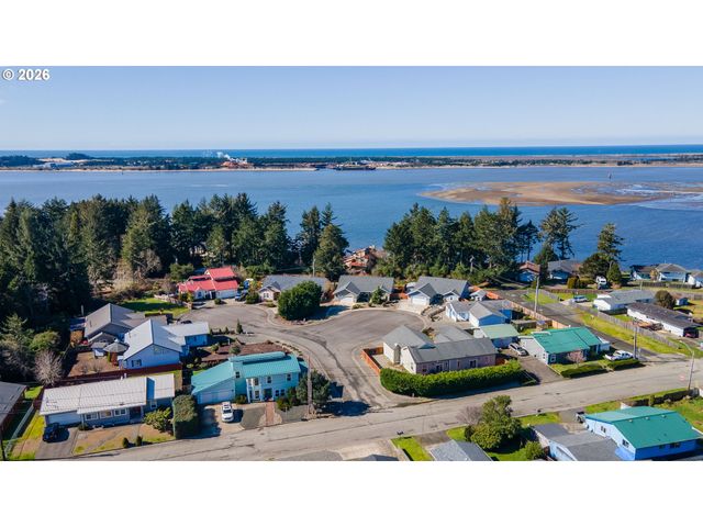 1400 HOLLOWAY MEWS, Coos Bay, OR 97420