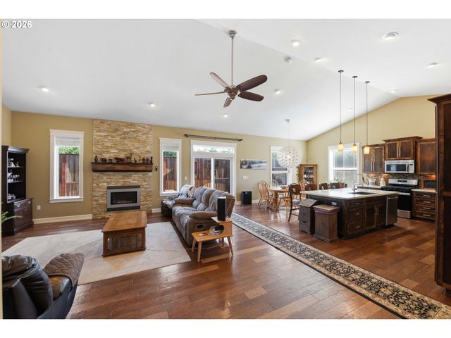 1400 HOLLOWAY MEWS, Coos Bay, OR 97420