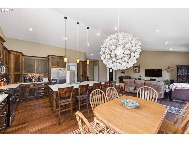 1400 HOLLOWAY MEWS, Coos Bay, OR 97420