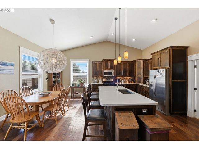 1400 HOLLOWAY MEWS, Coos Bay, OR 97420