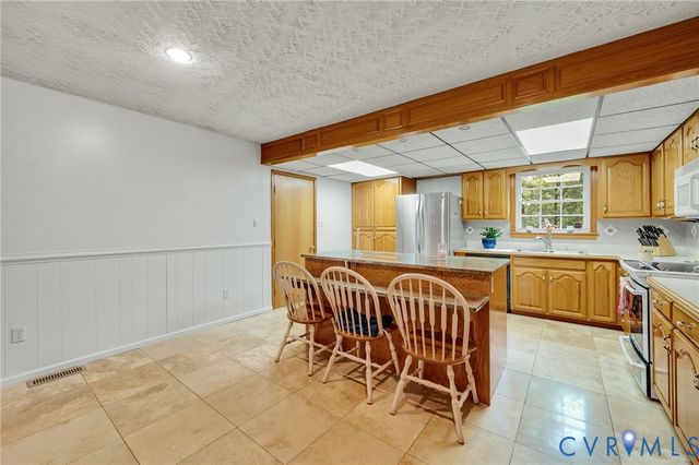 13703 Happy Hill Rd, Chester, VA 23831