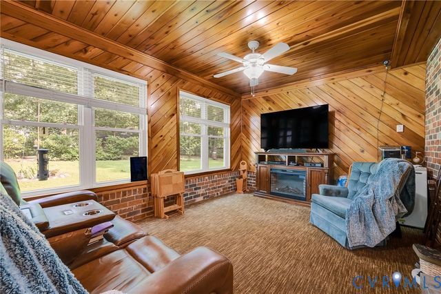 13703 Happy Hill Rd, Chester, VA 23831