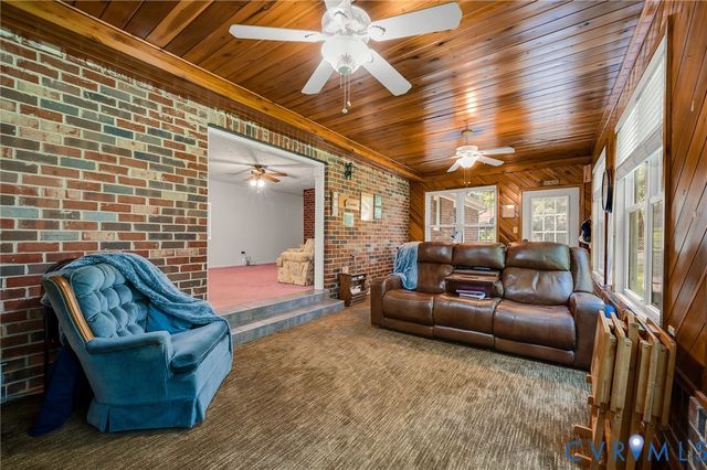 13703 Happy Hill Rd, Chester, VA 23831