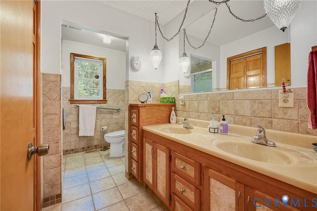 13703 Happy Hill Rd, Chester, VA 23831