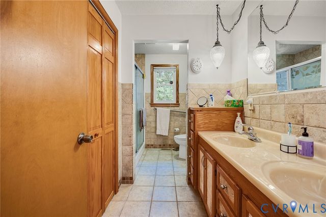 13703 Happy Hill Rd, Chester, VA 23831