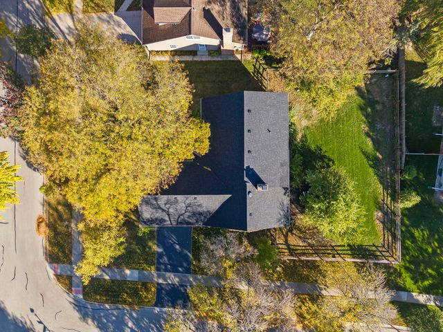 210 Westmoreland Lane, Naperville, IL 60540