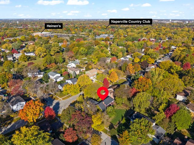 210 Westmoreland Lane, Naperville, IL 60540