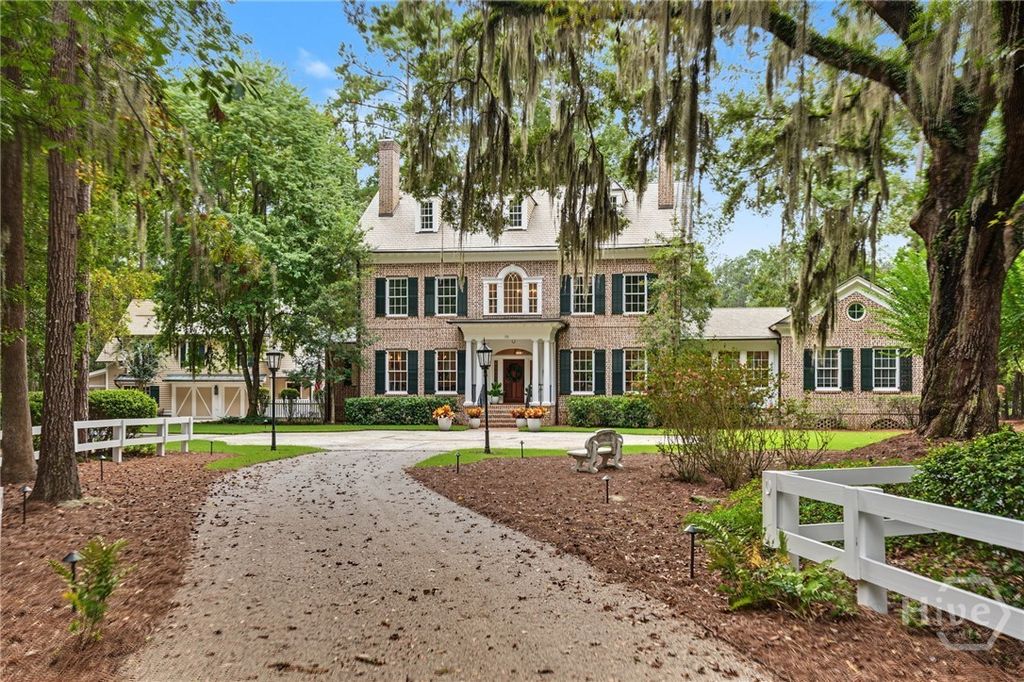 Image 3 of property listing at 36 Belted Kingfisher Lane, Richmond Hill, GA 31324
