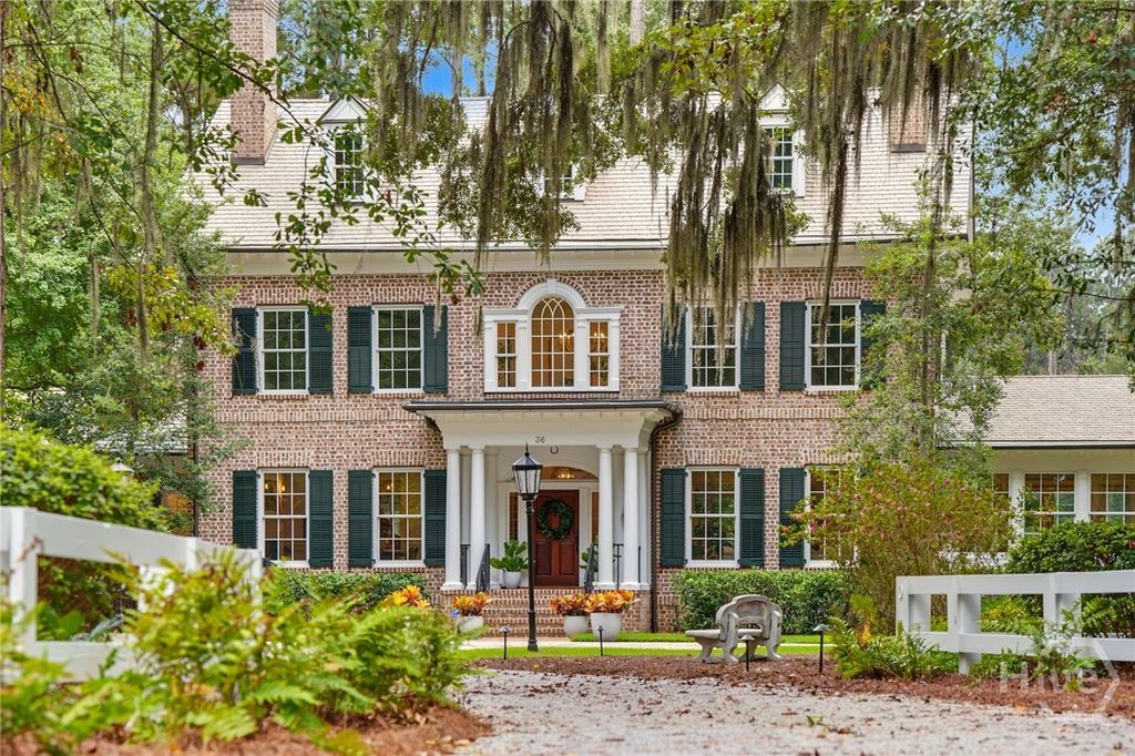 Image 4 of property listing at 36 Belted Kingfisher Lane, Richmond Hill, GA 31324