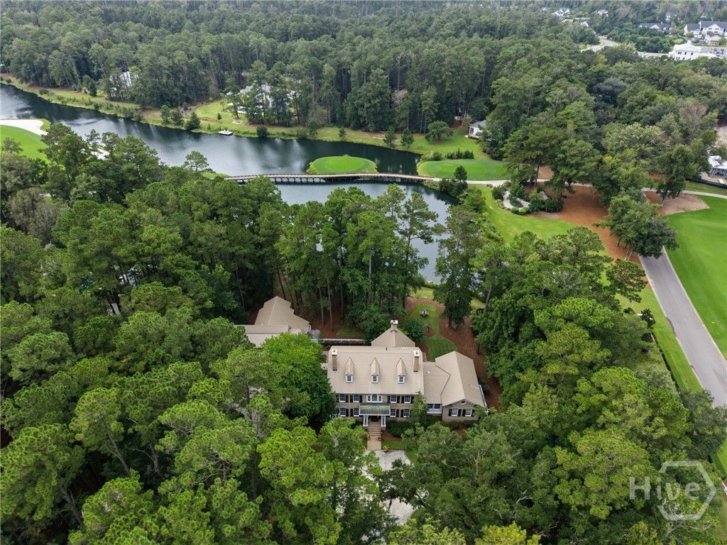 Image 5 of property listing at 36 Belted Kingfisher Lane, Richmond Hill, GA 31324
