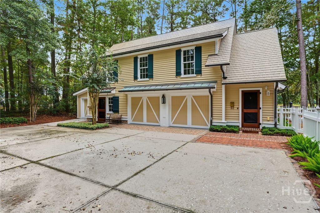 Image 50 of property listing at 36 Belted Kingfisher Lane, Richmond Hill, GA 31324