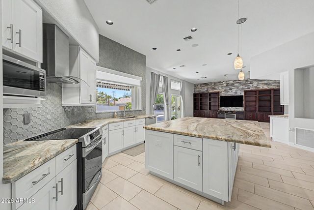 4753 W FALLEN LEAF Lane, Glendale, AZ 85310